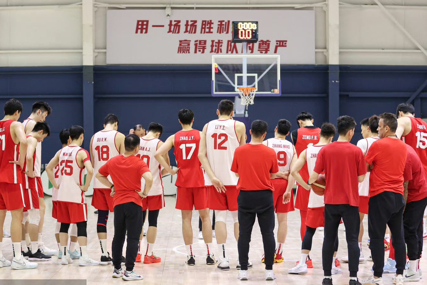包含广大球迷们在比赛中为自己支持的球队加油助威的词条